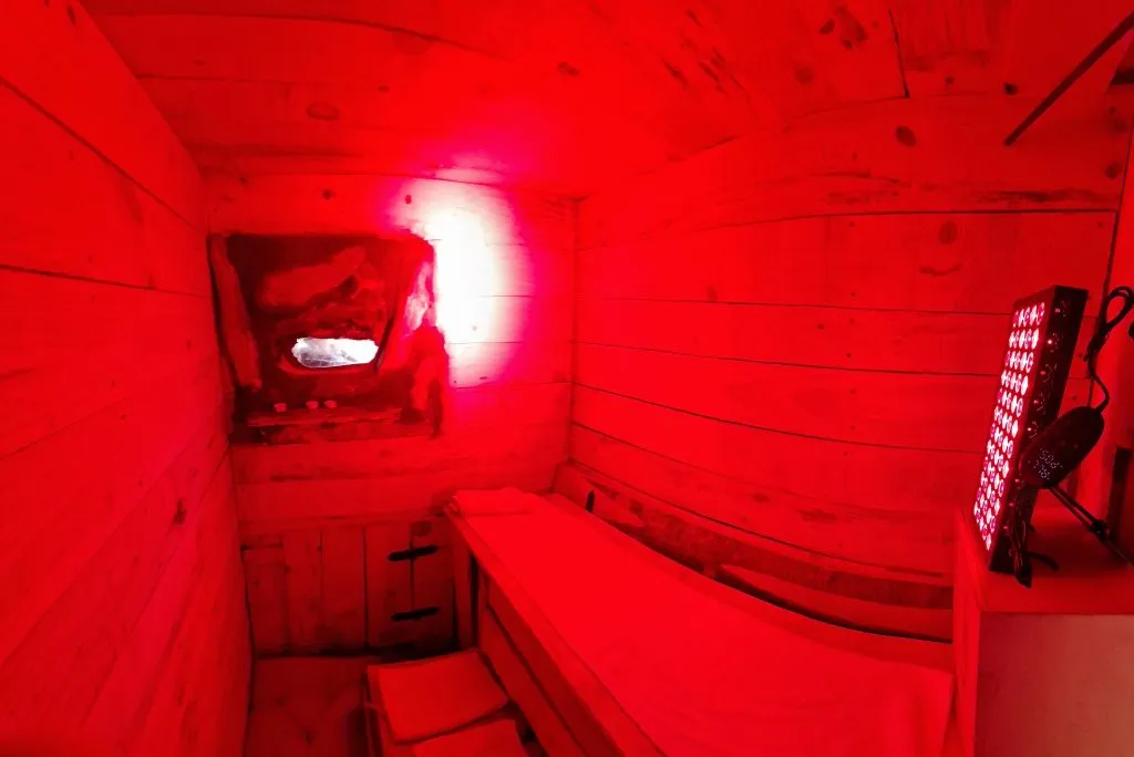 Sauna con infrarrojos en cueva termal